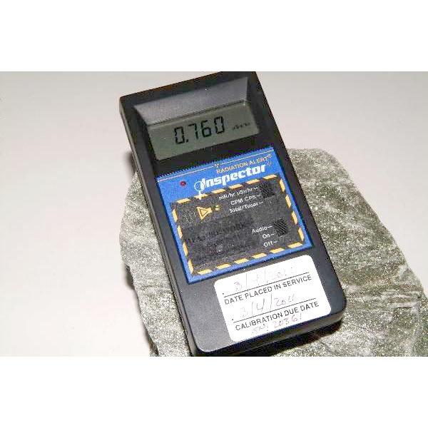 G-048 放射線量約0.760μSv、約5100g バドガシュタイン鉱石「ガ