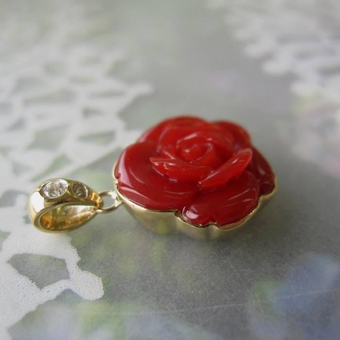 日本 高知産血赤珊瑚 薔薇の花 K18 ペンダントトップ ダイヤモンド0.03