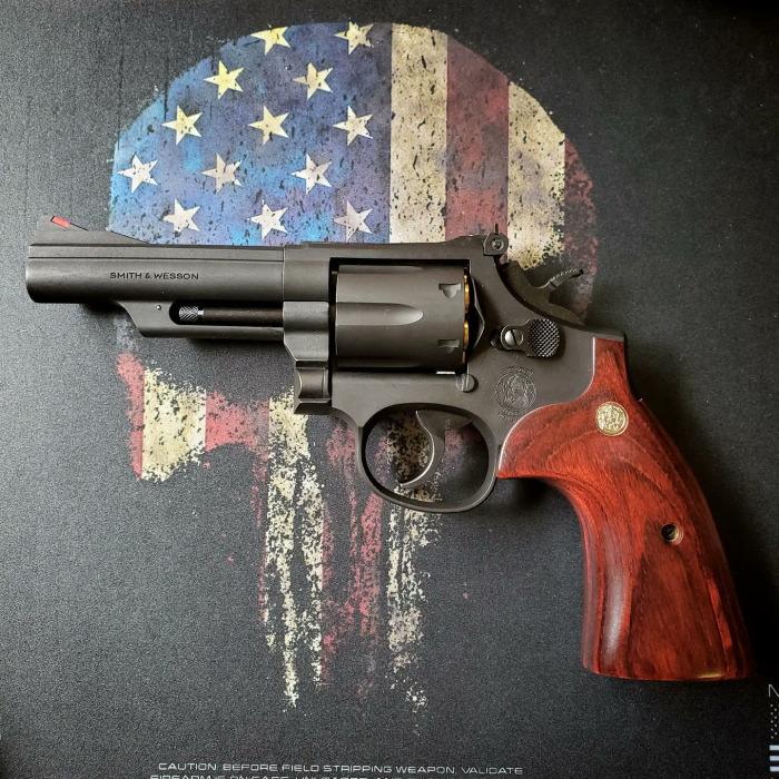 ☆アルタモント S&W Kフレーム スクエアバット用 木製グリップ