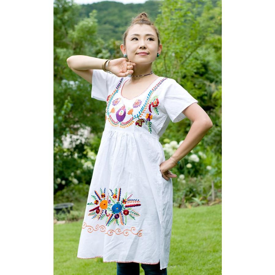 刺繍 チュニック コットン シャツ カラフル刺繍の白クルティ 女性用