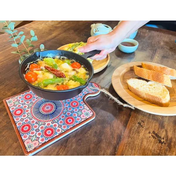 トルコの手彫りの石鍋。アンティーク トルコの手彫りの石鍋。アンティーク