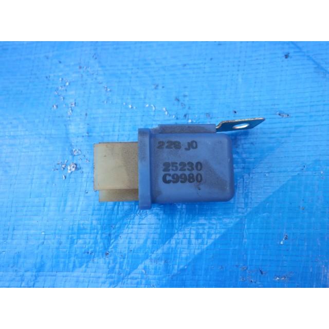 Z32 フェアレディZ 純正 フューエルポンプ に付く リレー 燃料ポンプ