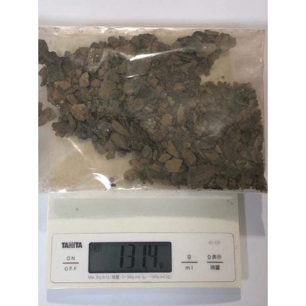 ラジウム鉱石のかけら100g ユークセン石 4μSv/h ラドンガスも