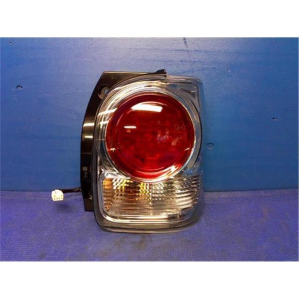 ダイハツ 純正 ムーヴキャンバス 《 LA800S 》 右テールランプ 81550