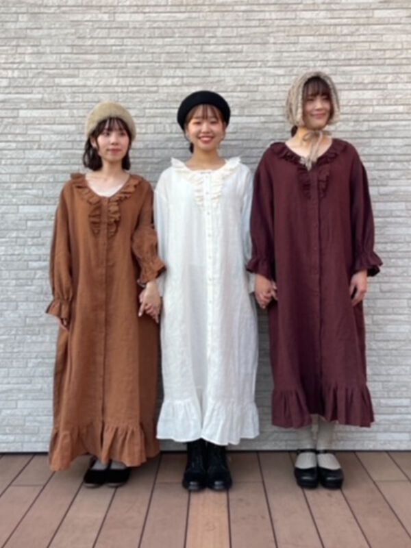 立川店/EC限定】リネンフリルカラー前開きワンピース（オフホワイト