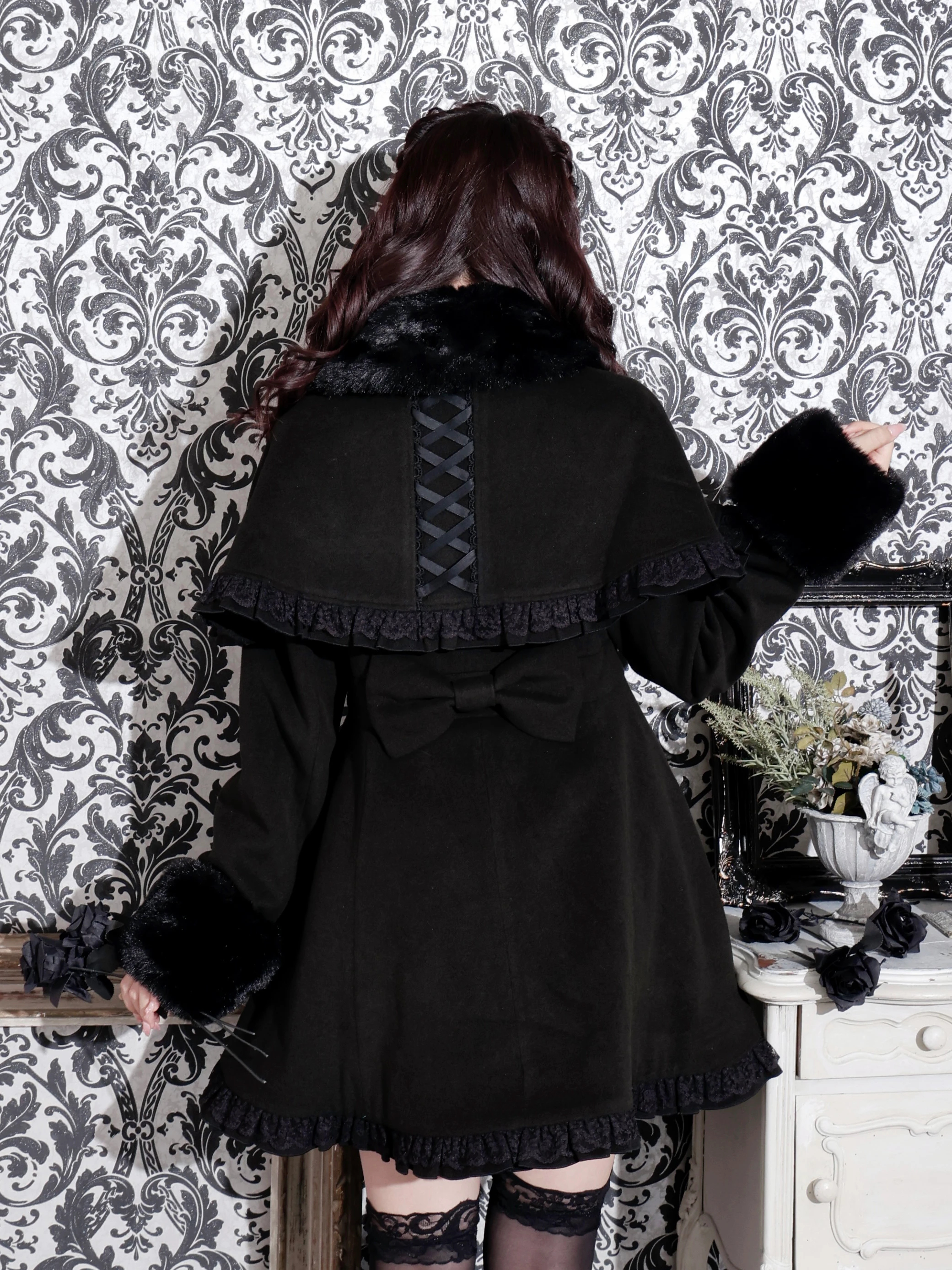 ゴシックフリルレースアップケープコート（コート｜濃グレー・黒