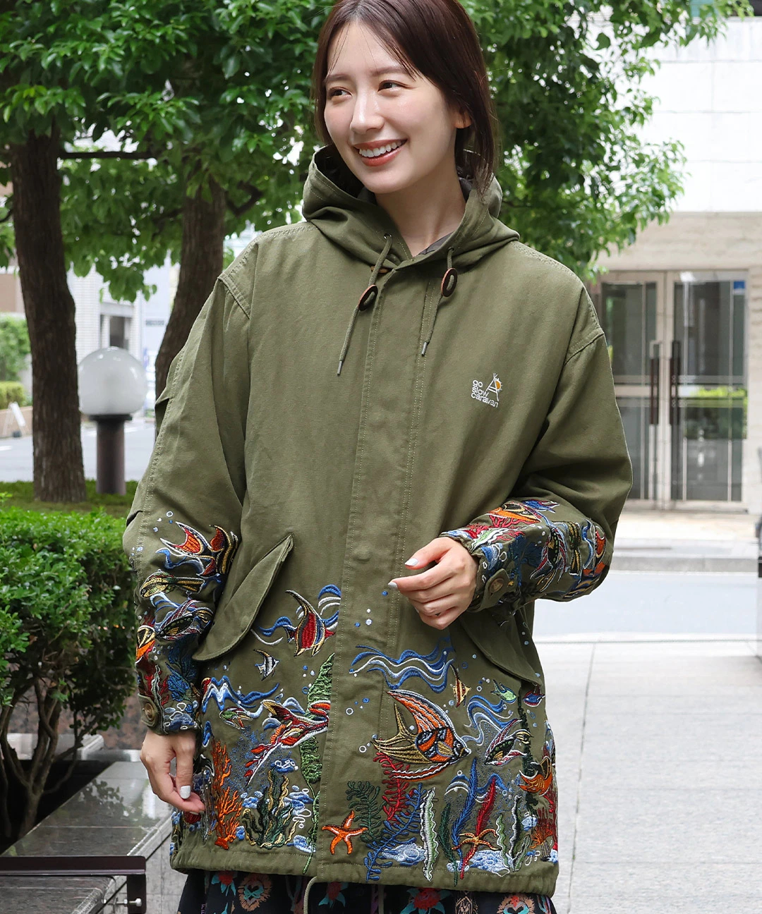 go slow caravan ライトキャンバスパネル刺繍モッズコート【WEB限定