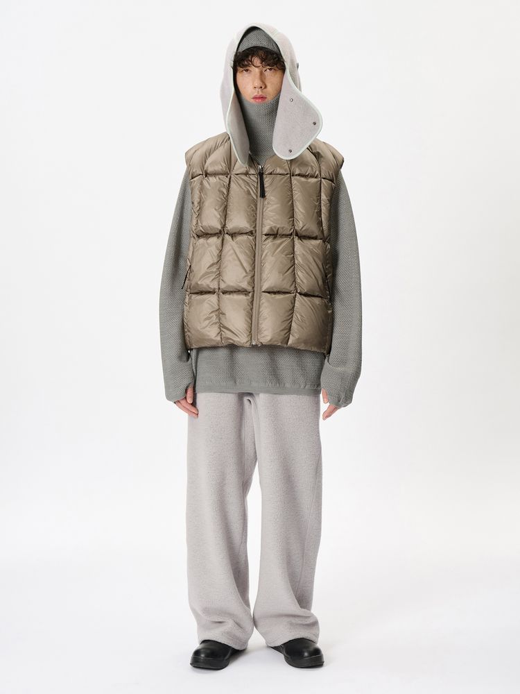 公式・限定】Goldwin 0 スリーディメンショナルダウンライトベスト