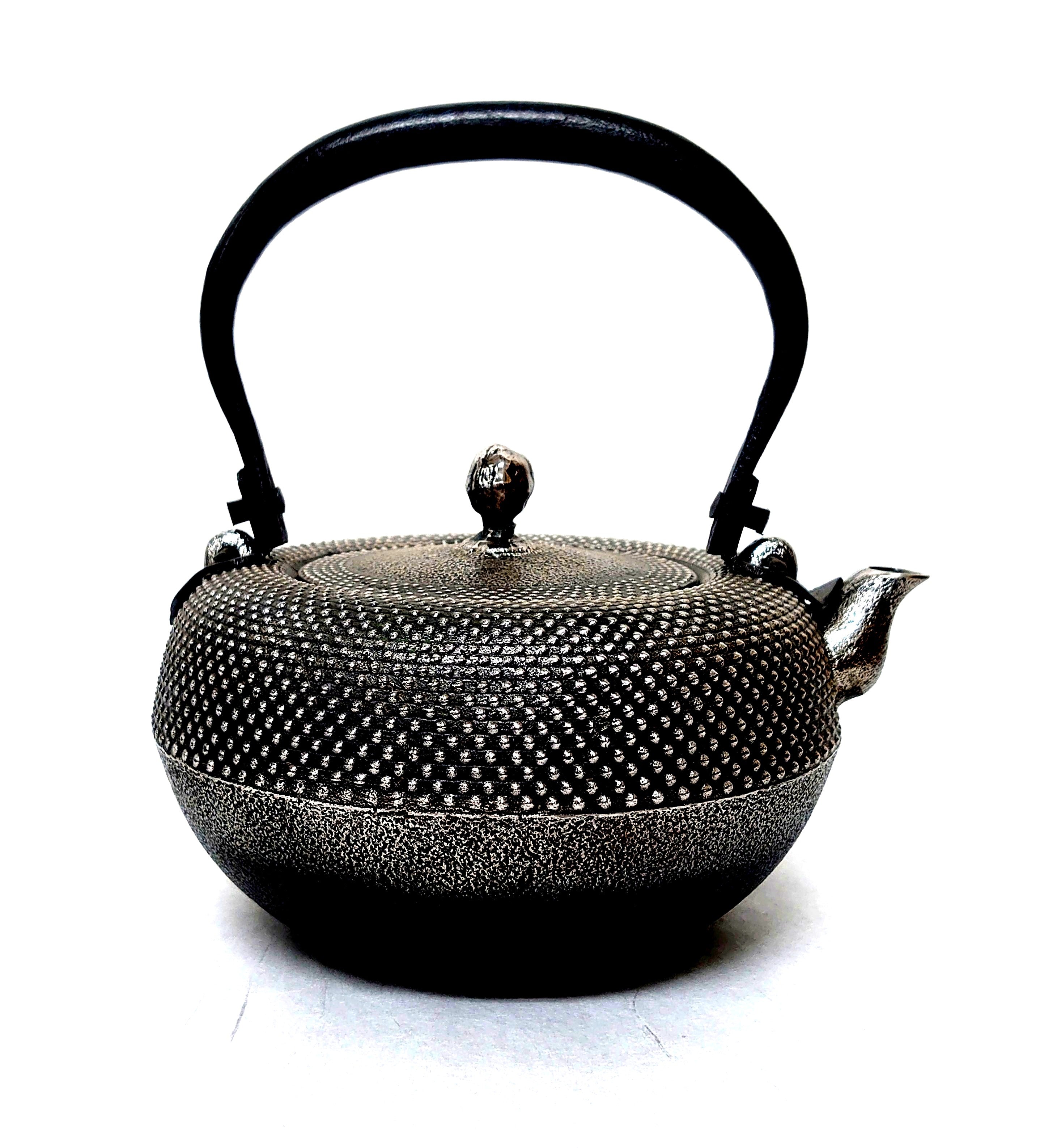 南部鉄器 砂鉄製鉄瓶 | 鉄鉢型 霰 | 0.9L | 薫山