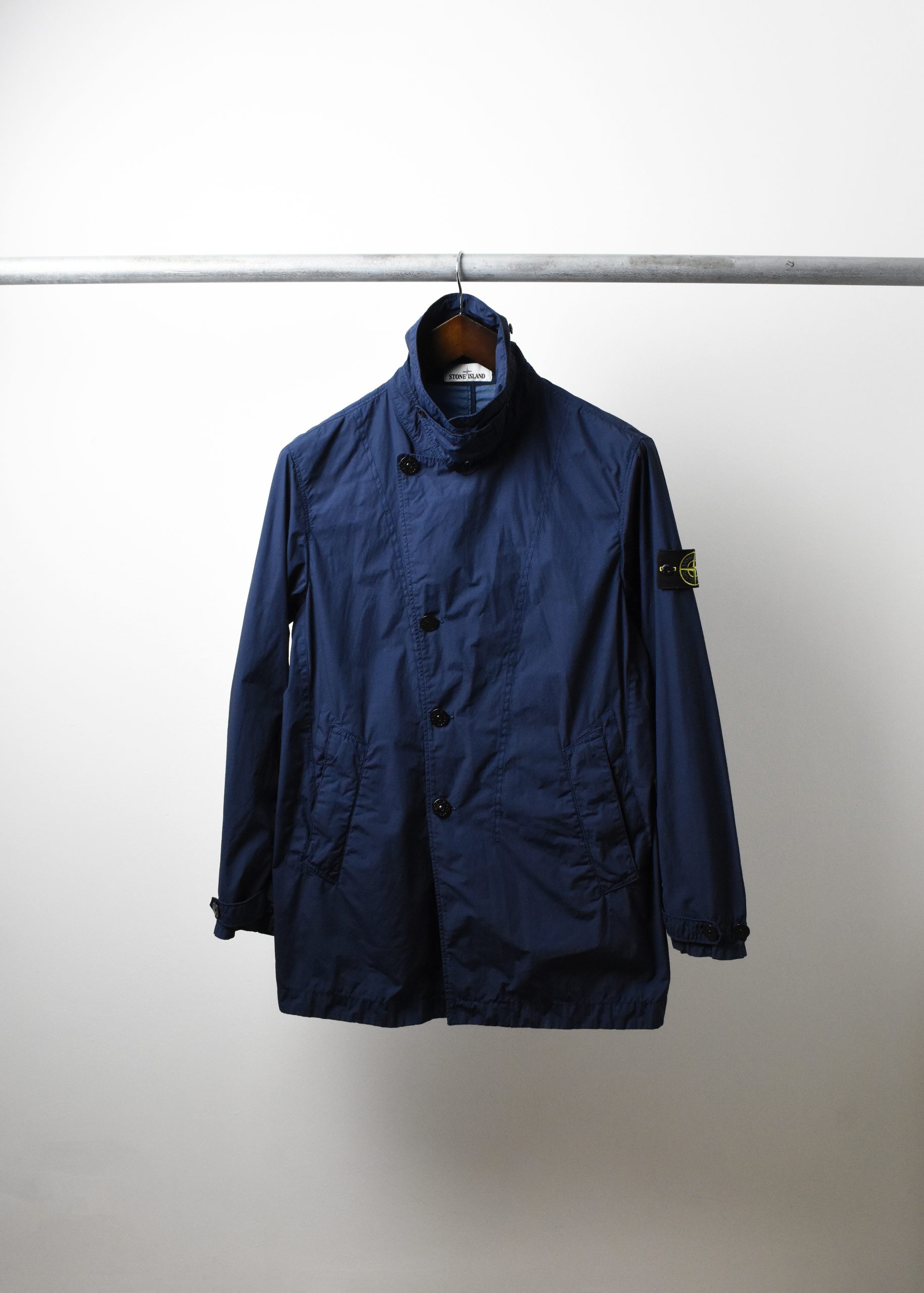 STONE ISLAND SS20 NASLAN LIGHT WATRO MAC (M) - Jazzy Badger