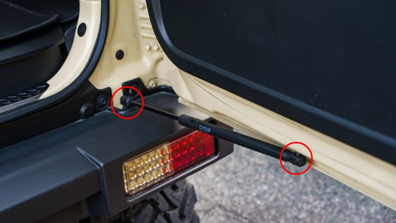 ジムニーのバックドア問題を「NEOPLOT フリーストップドアオープナー