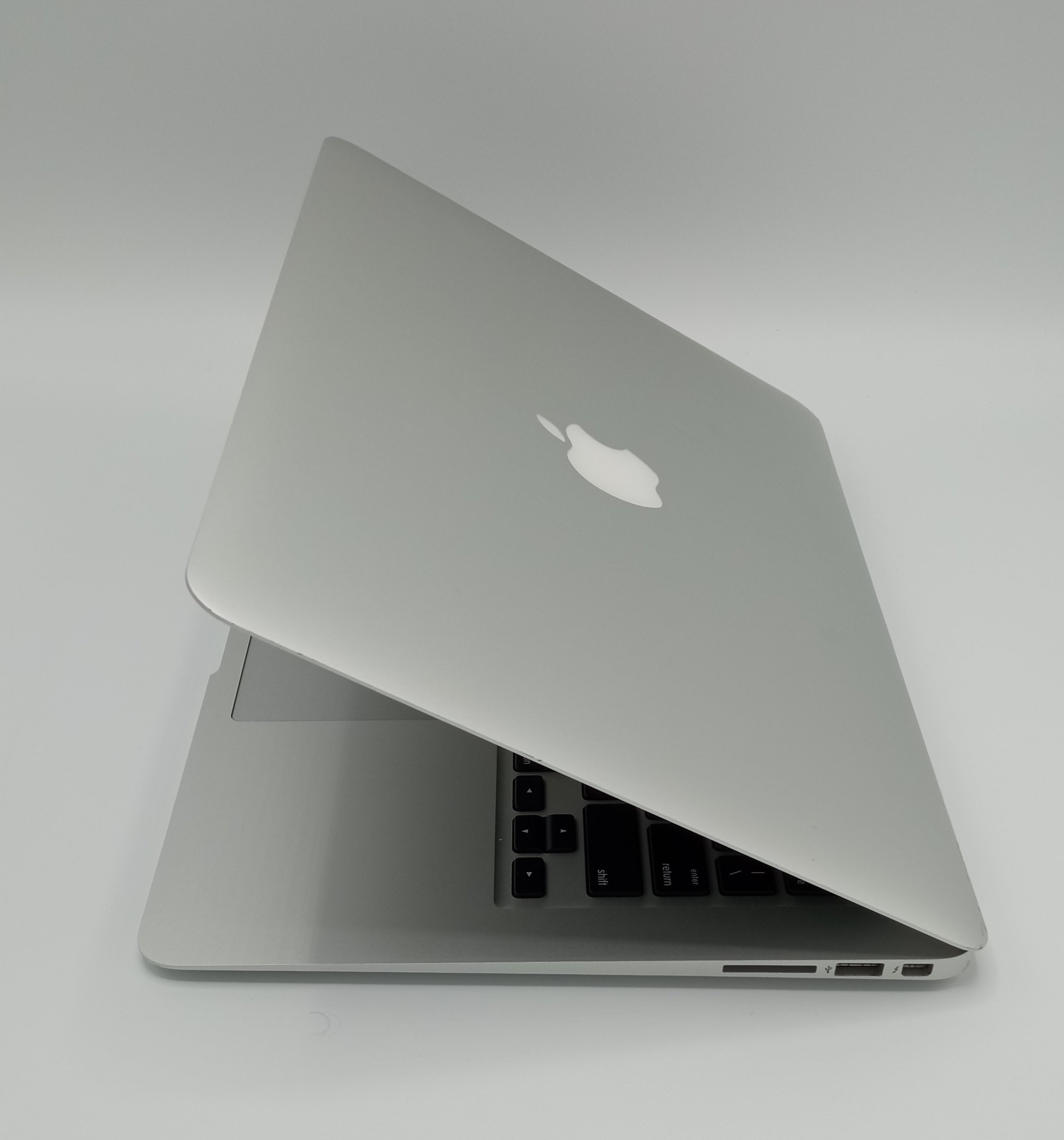 MacBook Air 2014 | 13 inches | Intel Core i7 1.7GHz Processor