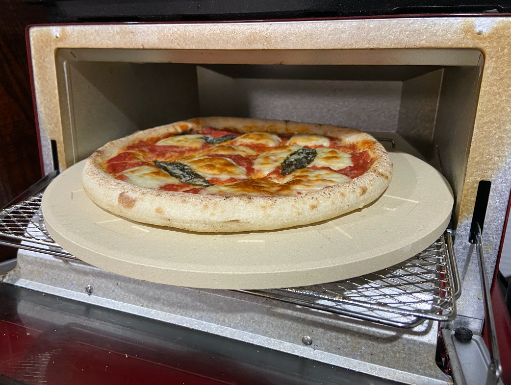 冷凍ピザがパリッと焼けるピザストーン、本当においしいか試してみた