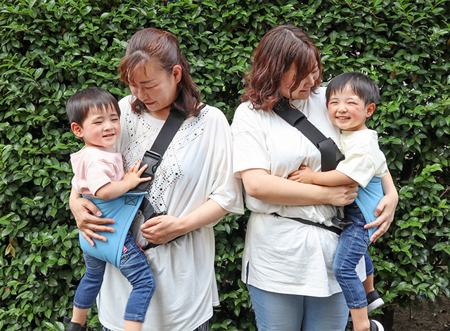 双子用抱っこ紐のアンジュモ