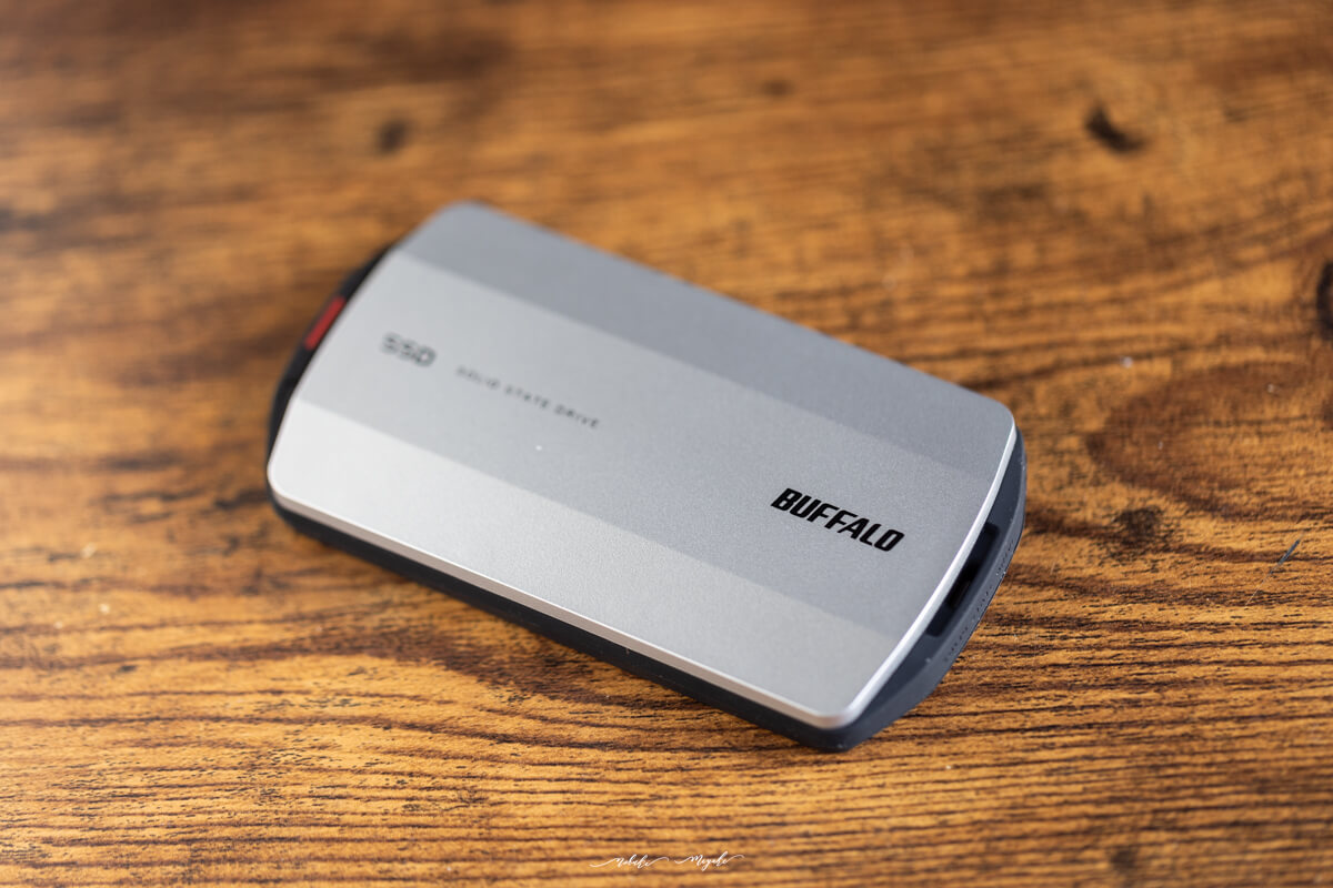 バッファロー】外付けSSD(2TB)をレビュー！小型SSDでRAWデータを管理する！