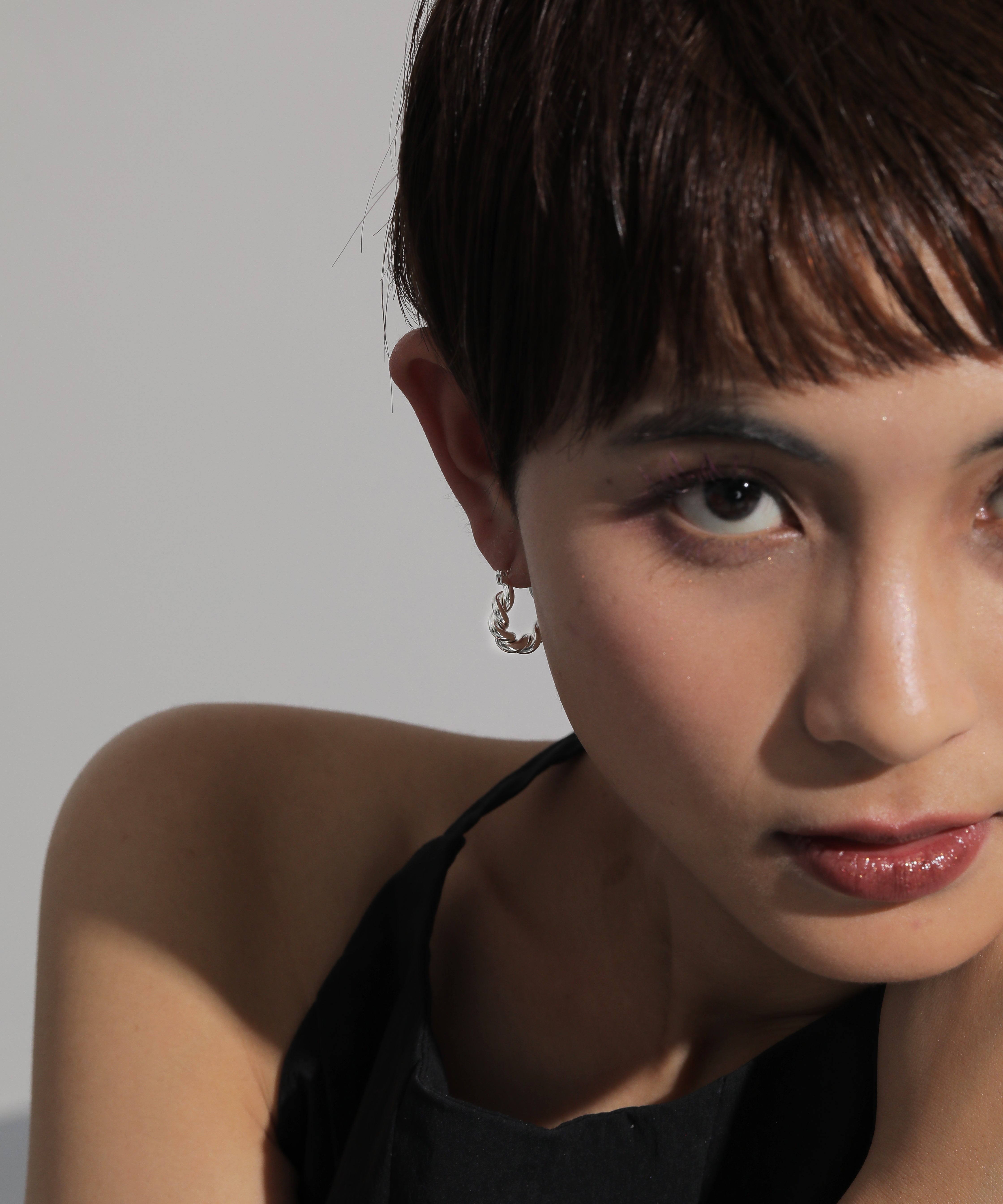 デザイン ツイスト フープピアス