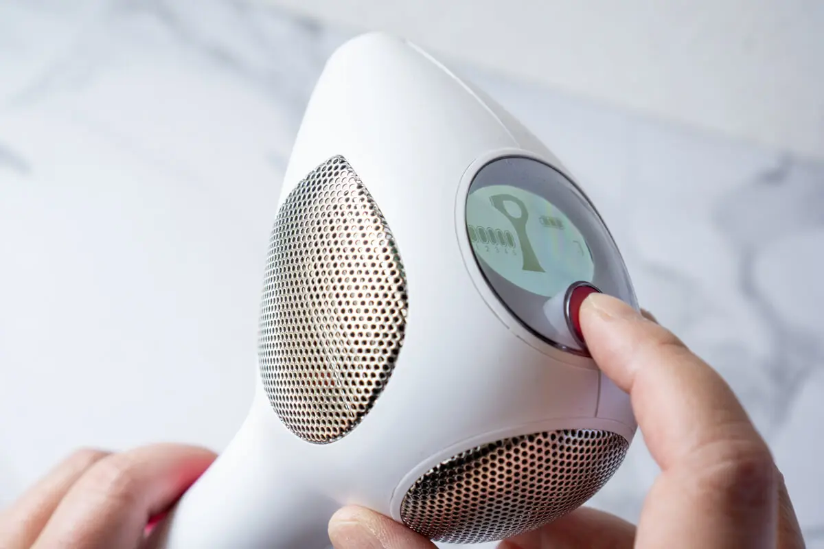 ついに日本での発売再開！パーソナルレーザー脱毛器トリア 4X 使用