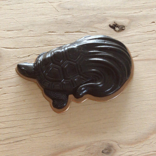 和金物 飾り鋲 釘隠し 飾り釘 亀 かめ 銅製 81mm×54mm（40-3