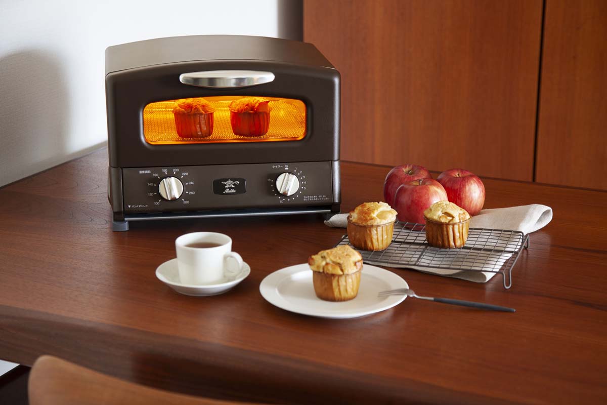 トーストをサクッと焼けるアラジンのトースターの限定色「シック