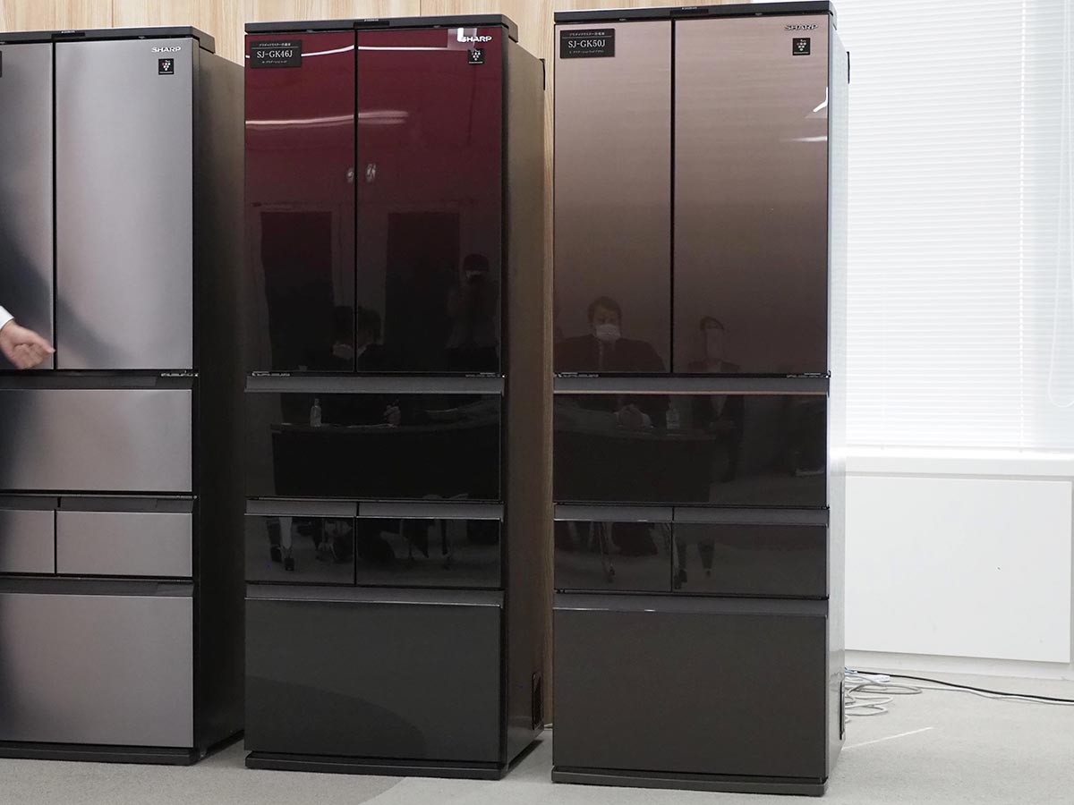 シャープ、野菜室の掃除がラクな大容量冷蔵庫。夜中に開けてもまぶしく