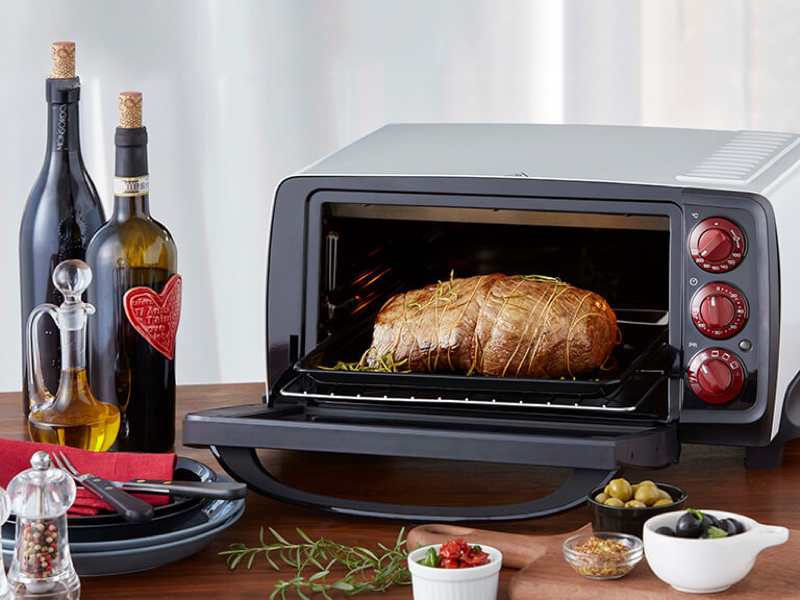 デロンギ、直径22cmの耐熱両手鍋も入れられるコンパクトな