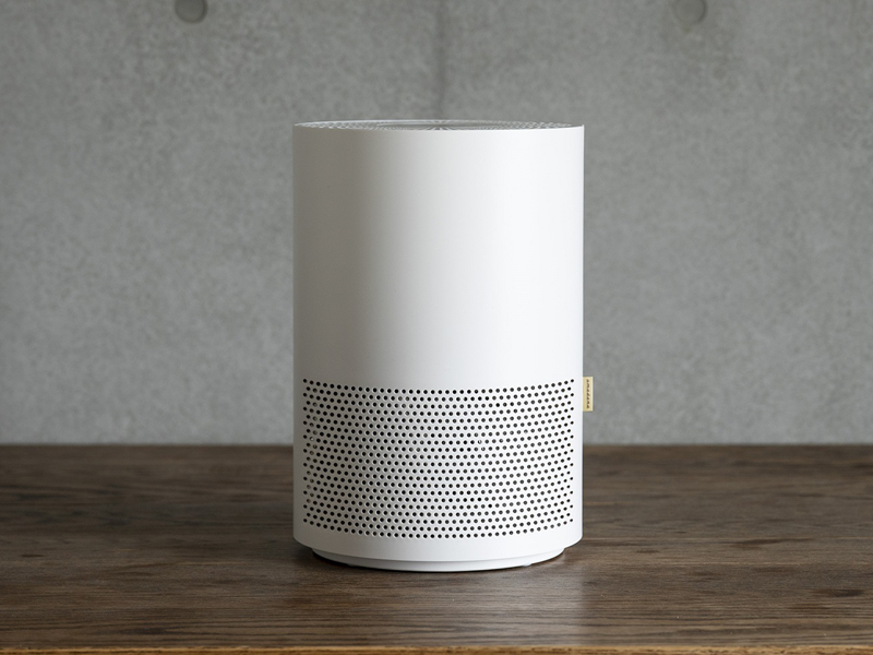 ビックカメラ、amadana監修の“あえて主張しない”デザインの円筒形空気