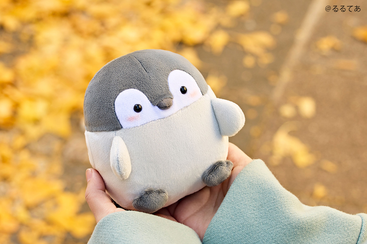 手のりサイズのコウペンちゃんぬいぐるみ。ヒーター入りで温かい