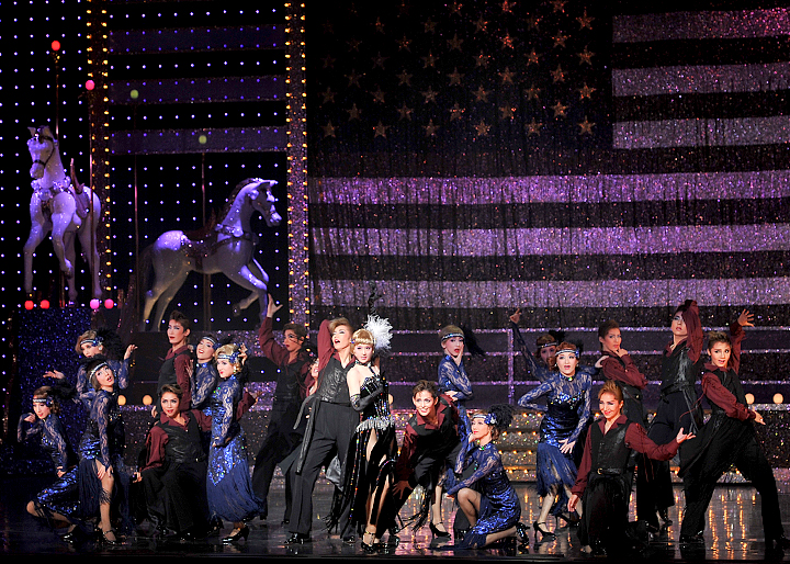 ギャラリー | 月組公演 『グランドホテル』『カルーセル輪舞曲（ロンド