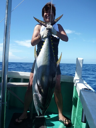 キハダマグロ25kg！！！ | 沖縄の船釣りはクレーンズ鶴丸：創業20