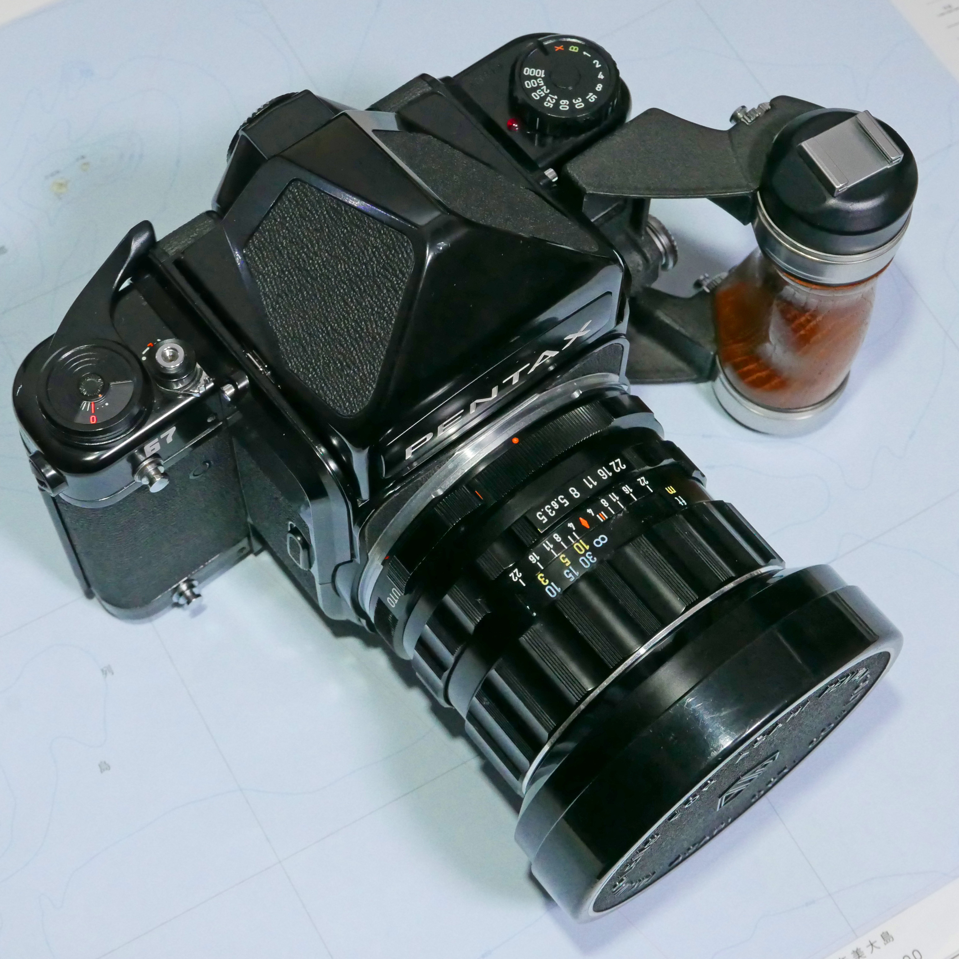 ペンタックス（PENTAX）67・6×7のグリップハンド、カメラ総重量は増え