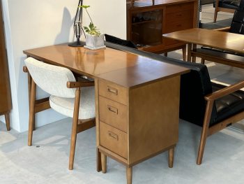 フレキシブルなワークスペースを「デスク」「チェスト」「シェルフ」の