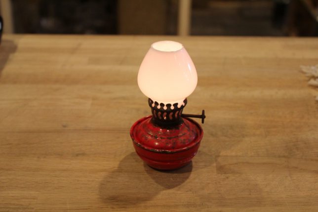 イギリス製のケリーランプと呼ばれるオイルランプが入荷しました