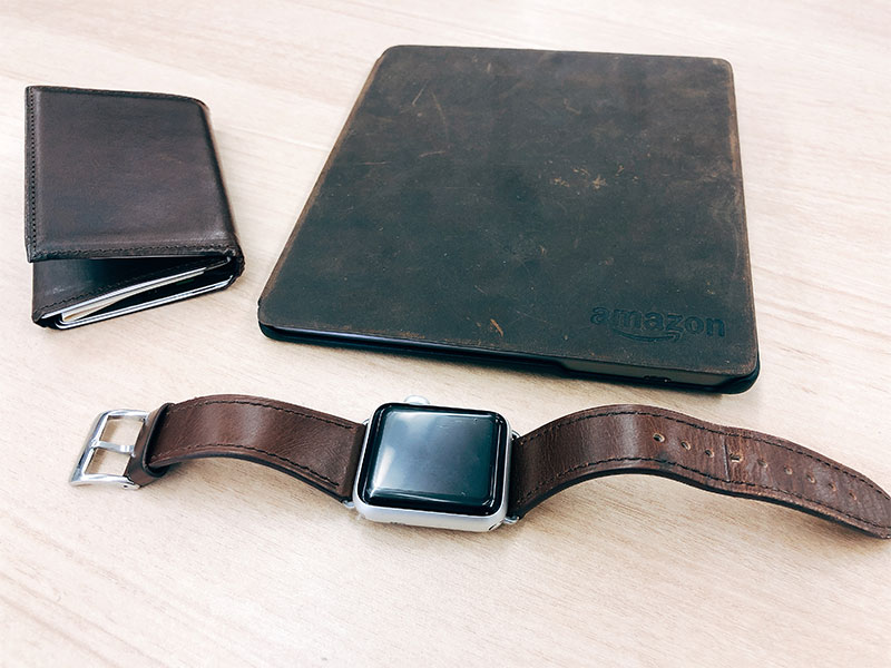 Amazon純正 kindle Oasis用 プレミアムレザーカバー は質感が素晴らしい