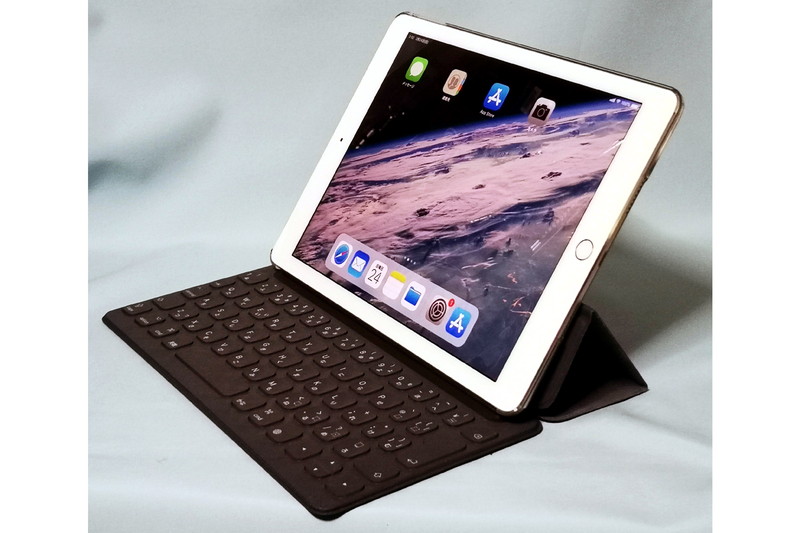 iPad Pro 9.7インチに10.5インチ用スマートキーボードを組み合わせて