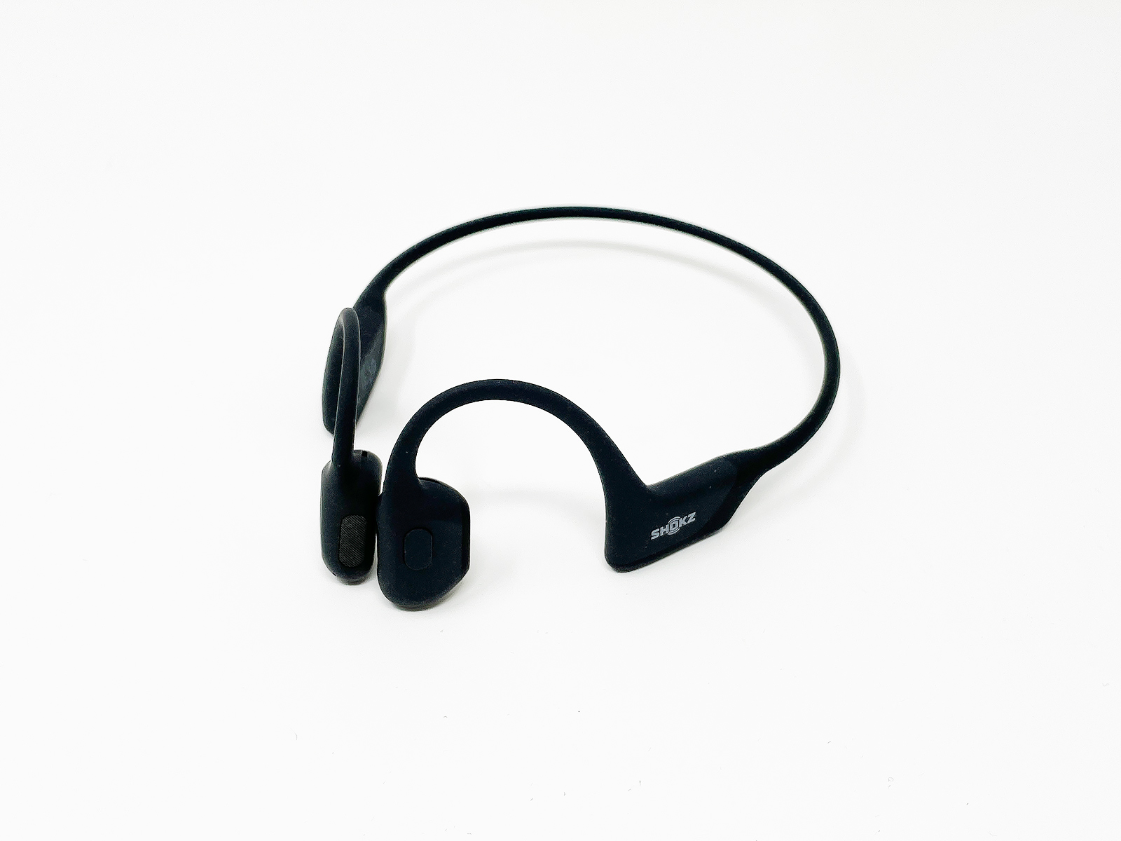 仕事にもスポーツにも役立つ最新型の骨伝導ヘッドフォン「Shokz