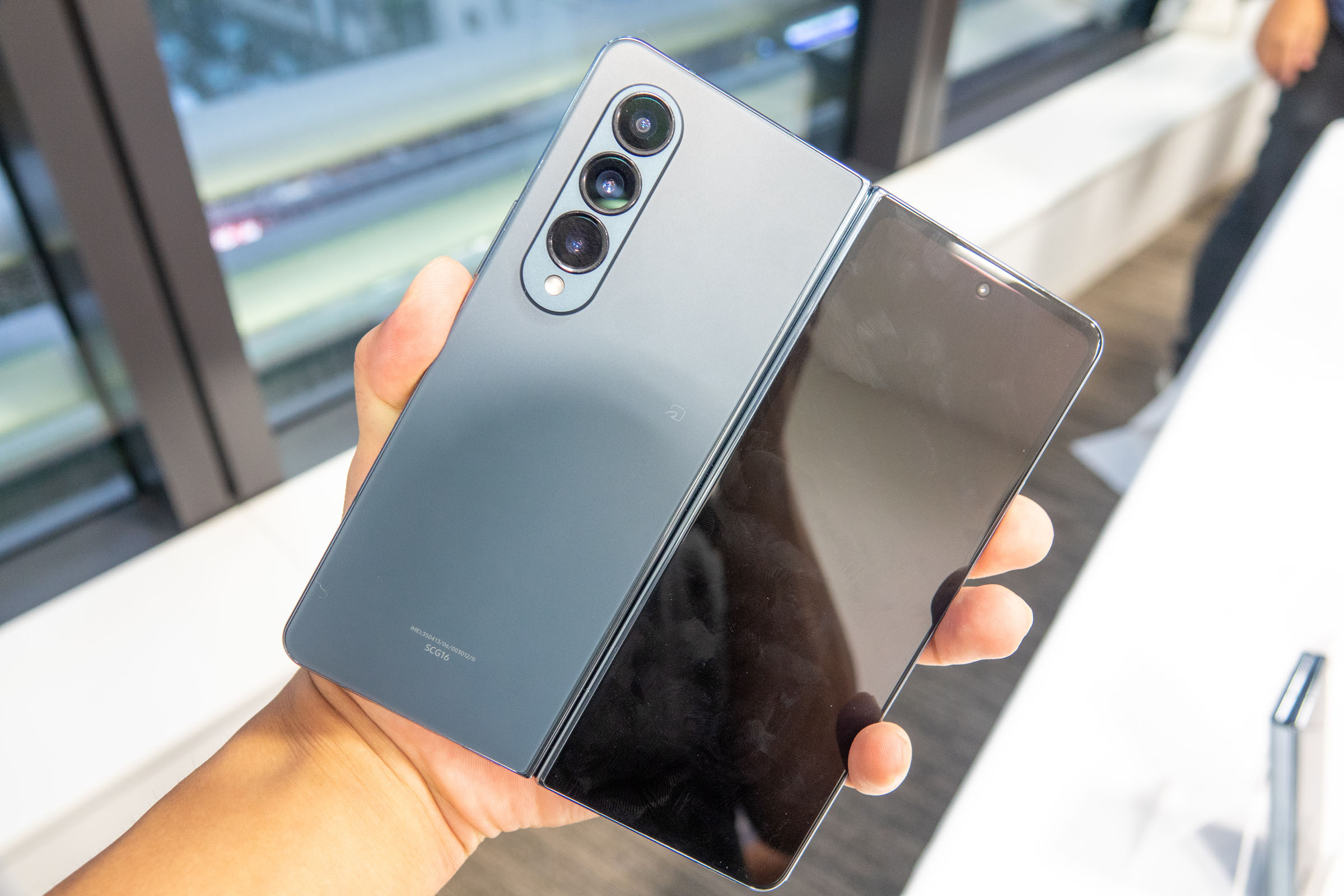 開くと7.6インチの大画面、「Galaxy Z Fold4」は日本で9月29日発売