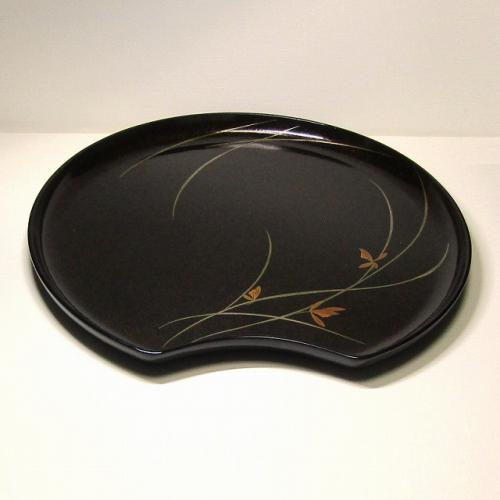 輪島塗 卓上膳 半月型-蘭の蒔絵仕上げ- [内外面とも黒色]梨地(全内面