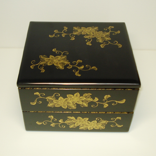 輪島塗重箱 角形 二段 -鉄線の沈金仕上げ- [内面朱色/外面黒色]｜輪島