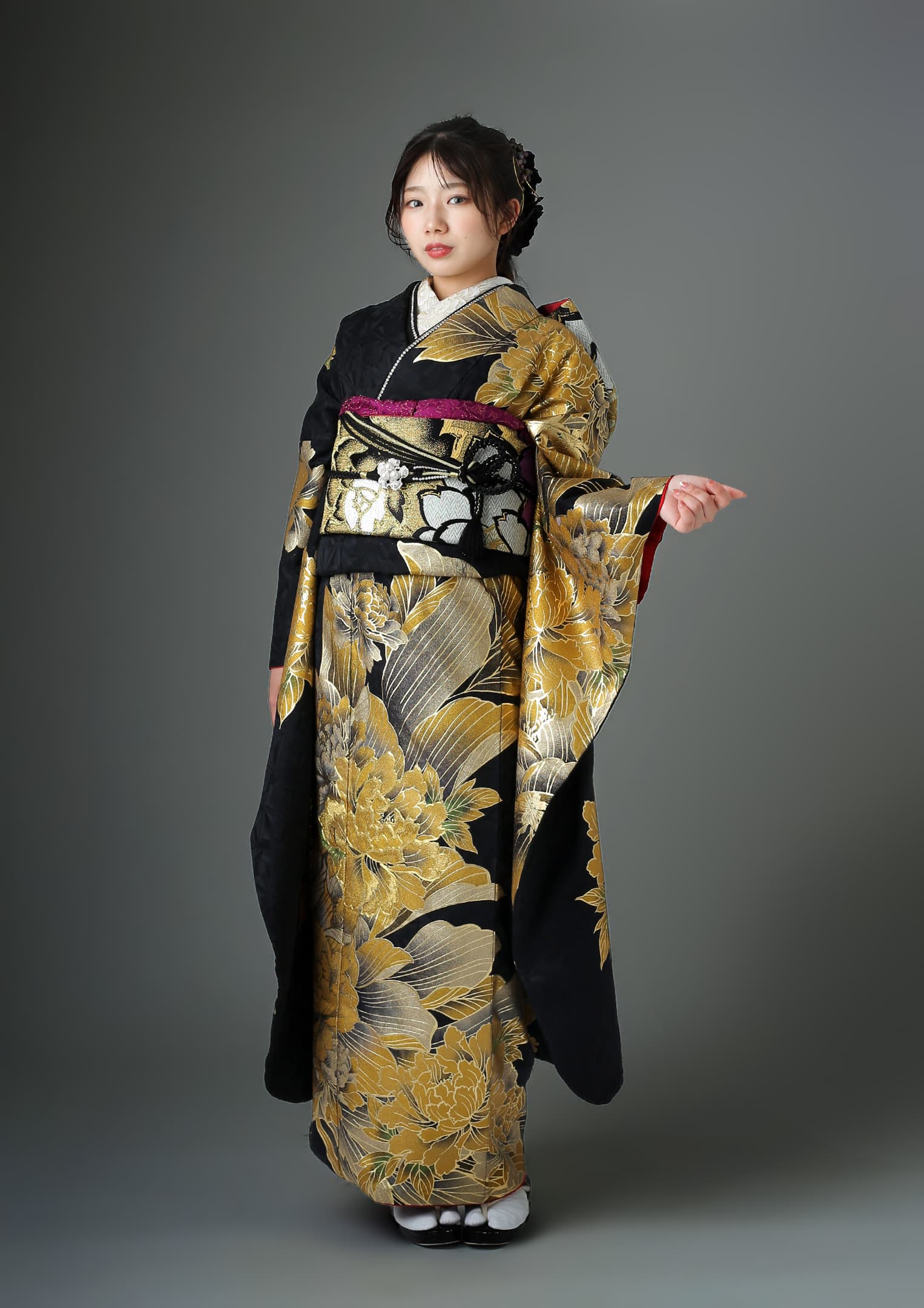 振袖ネットレンタル：黒と金】派手にキメてみない？/KH-297 – kimono