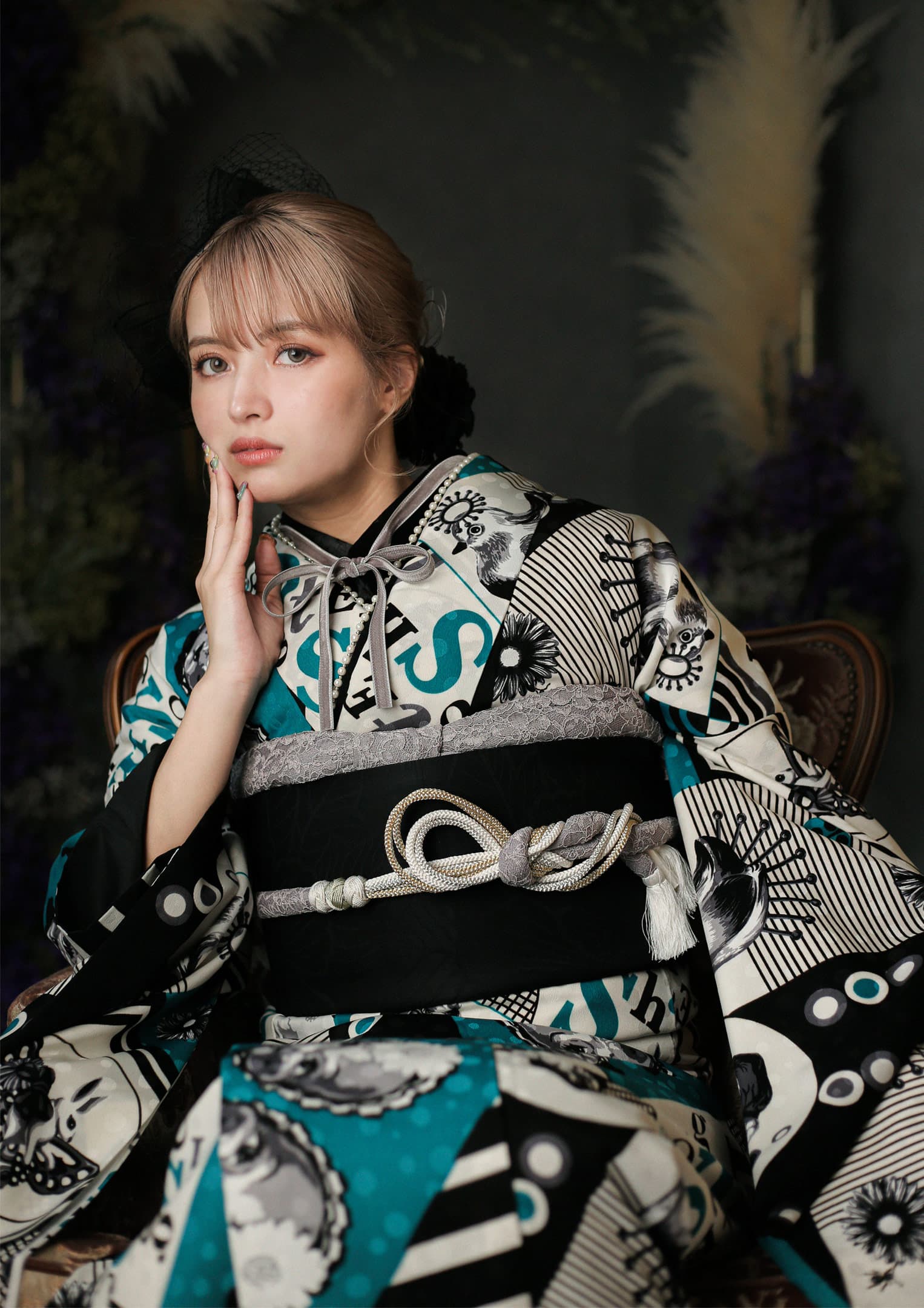 振袖ネットレンタル：黒と青の造形美】アバンギャルドな振袖をレースや