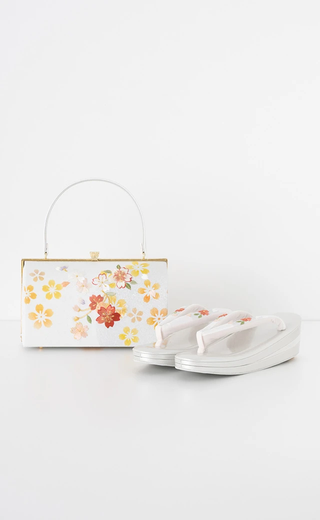 振袖用草履バッグセット／桜刺繍／白 | 振袖レンタル·購入や成人式の