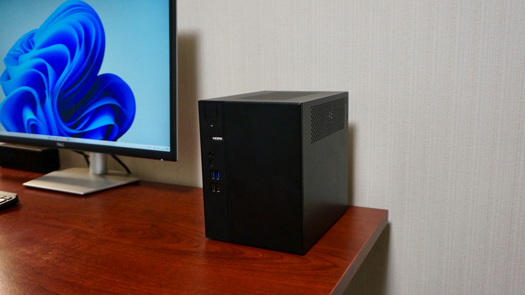 レビュー】DeskMeet X300とRyzen 5 5600で組むメリット・デメリット