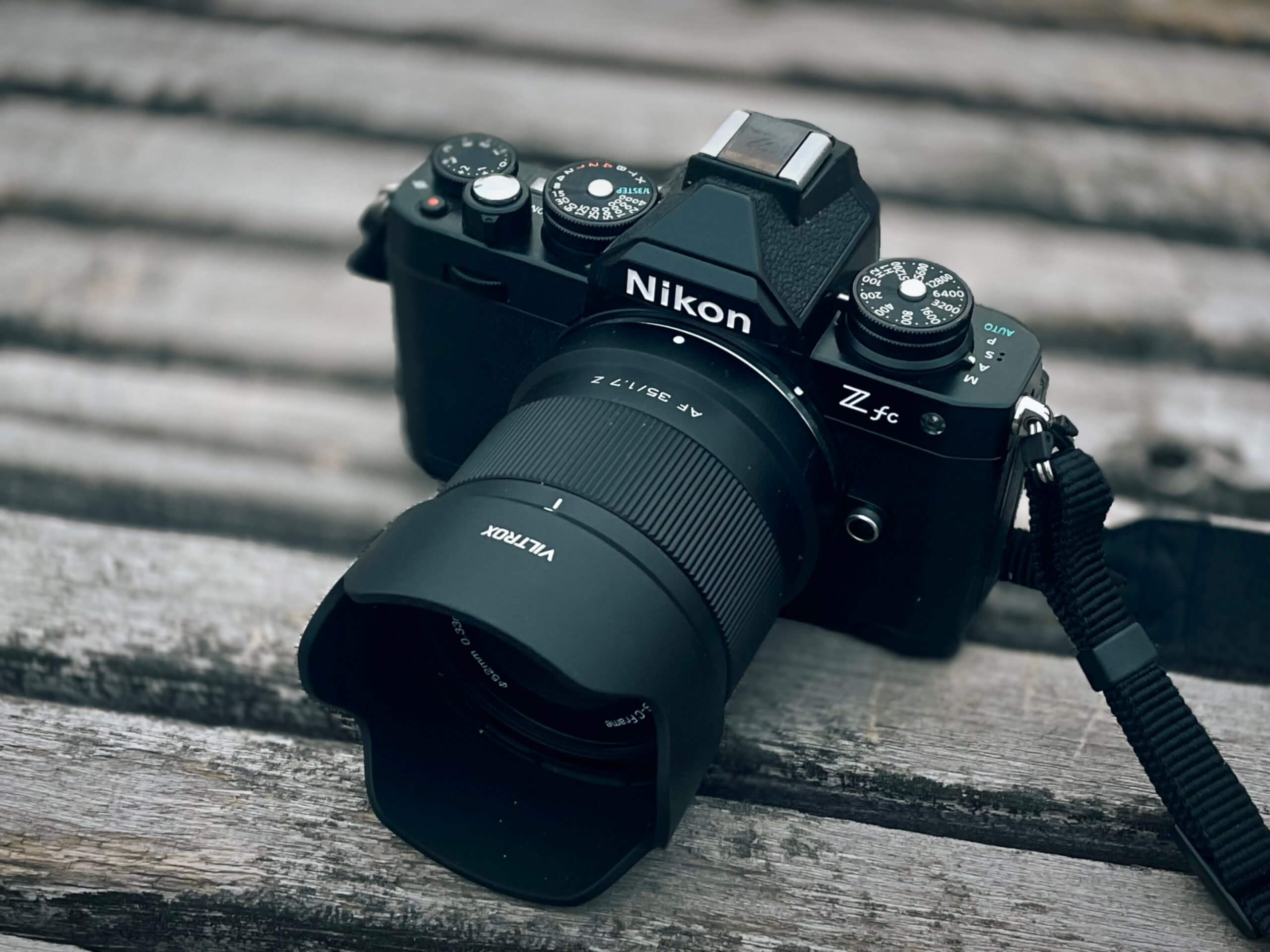 軽量コンパクトな新AFレンズ〈VILTROX AF 35mm f1.7〉をNikon Z fcで