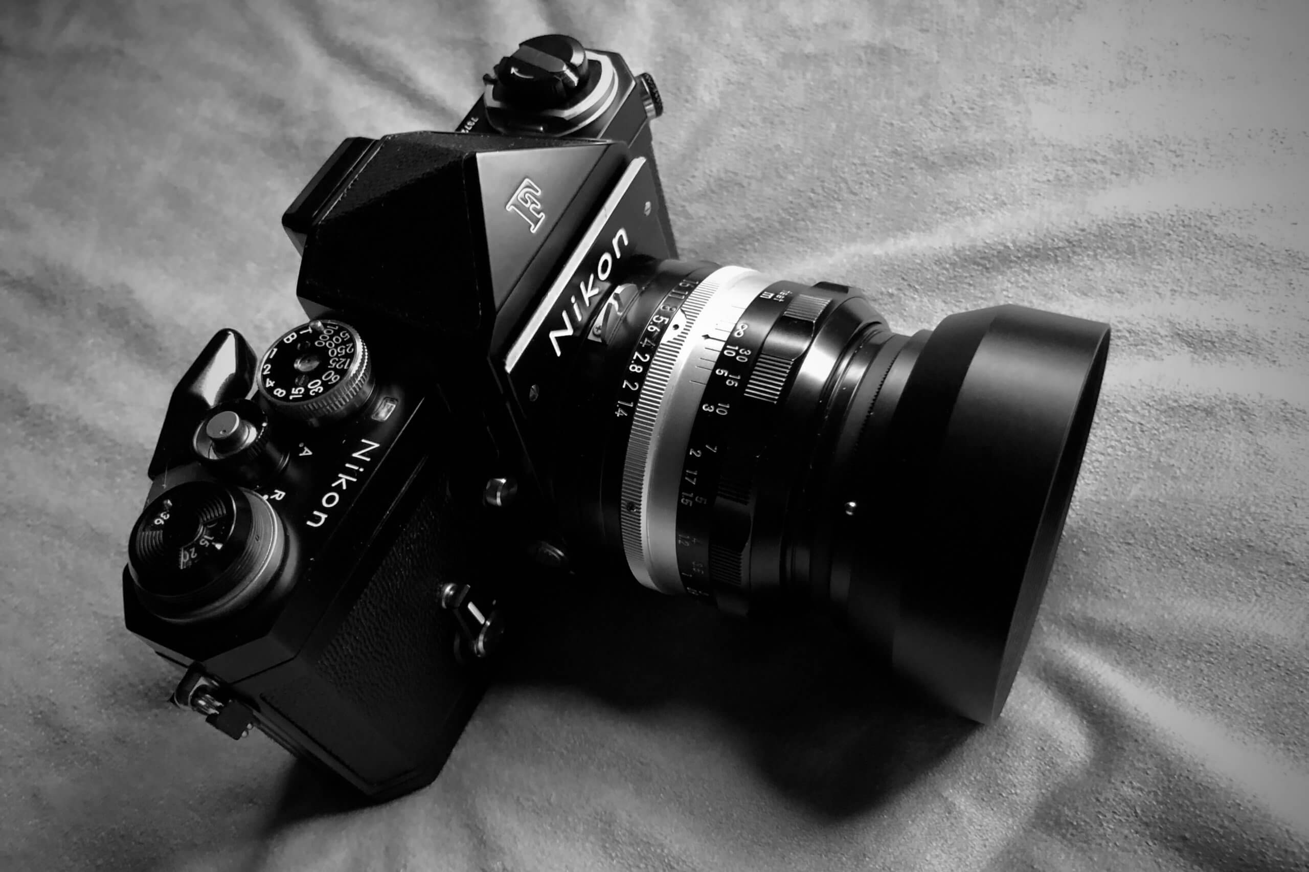 ブラックボディのNikon Fが語りかけてくるもの。｜記憶カメラ