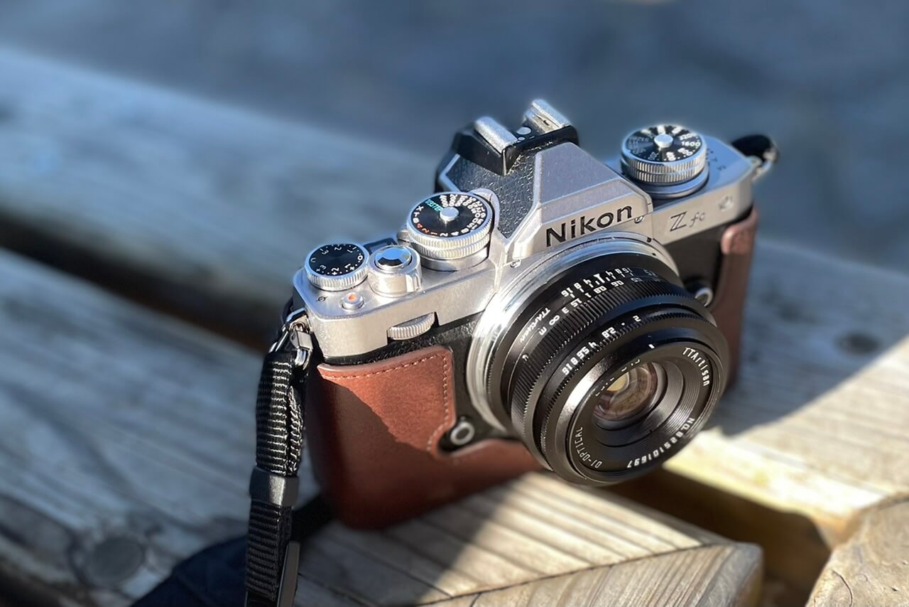 Nikon Z fcは、明るい単焦点レンズでグッと楽しくなる。｜記憶カメラ