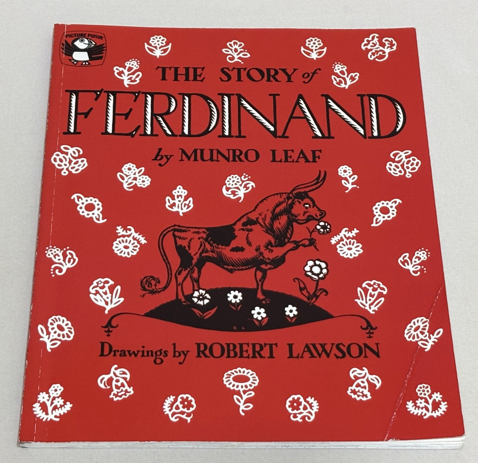 はなのすきなうしの英語絵本「The Story of Ferdinand」