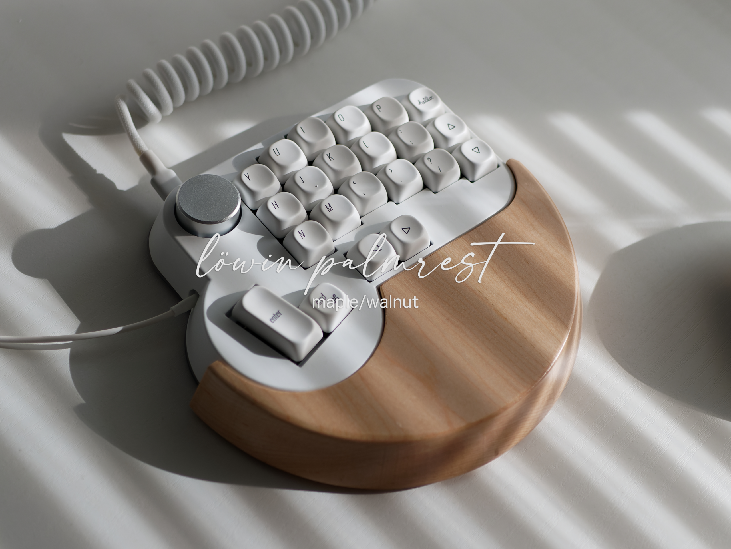 自作キーボード】分割型キーボードを再設計してLEDをつけて塗装して