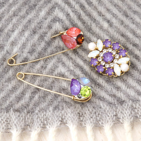 レシピNo.KR0627 貴和クリスタルのカラービジューブローチ2種 – 貴和
