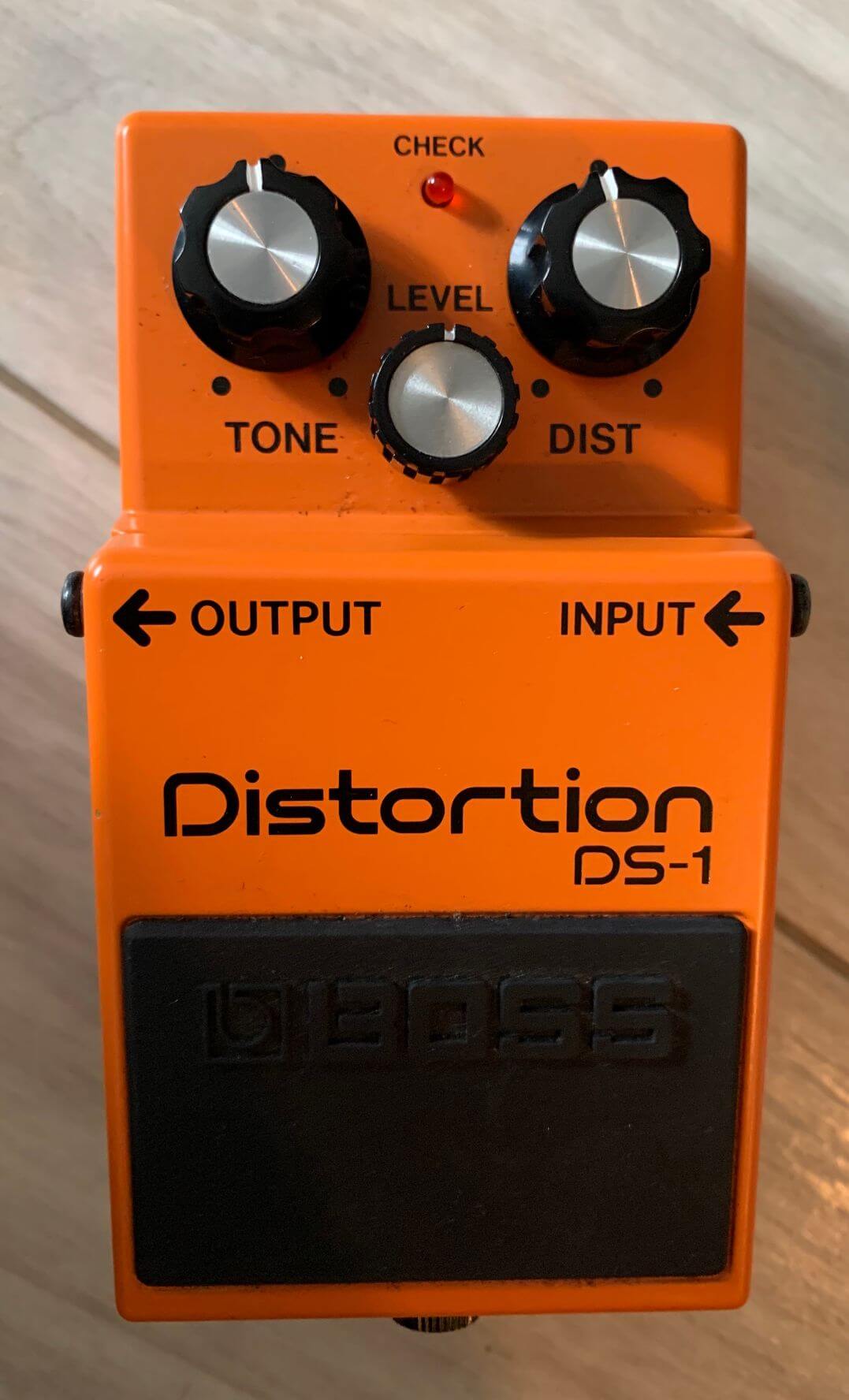 最初の歪みペダル】BOSS DS-1 レビュー│機材沼へラストダイブ
