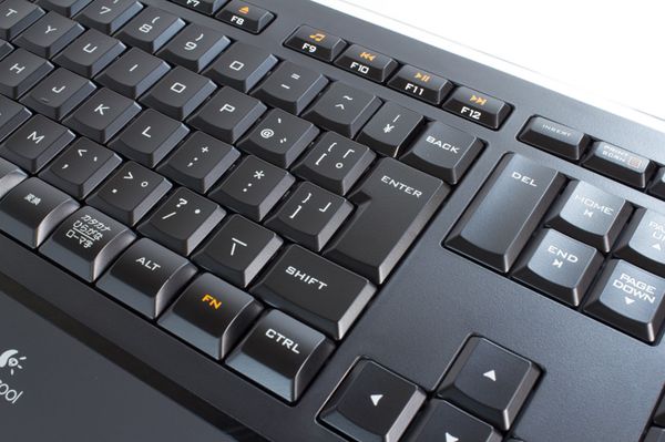 高さ9.3mmの極薄キーボード「Illuminated Keyboard k740レビュー